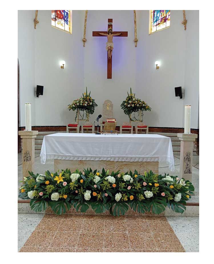 Arreglos florales para altares
